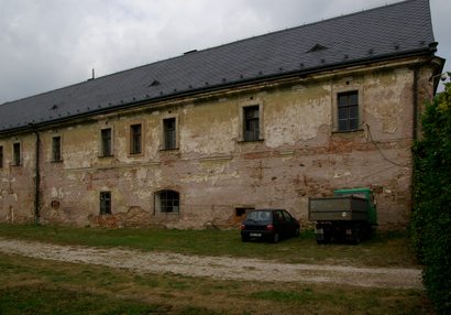 Jižní křídlo při pohledu od zahrady