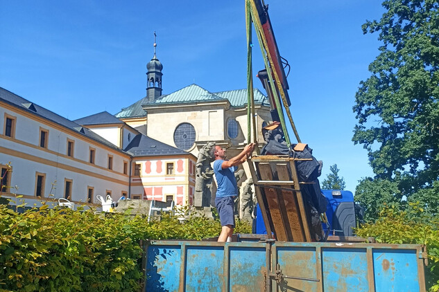 Na Kuks se vrátila zrestaurovaná kopie sochy Štědrosti