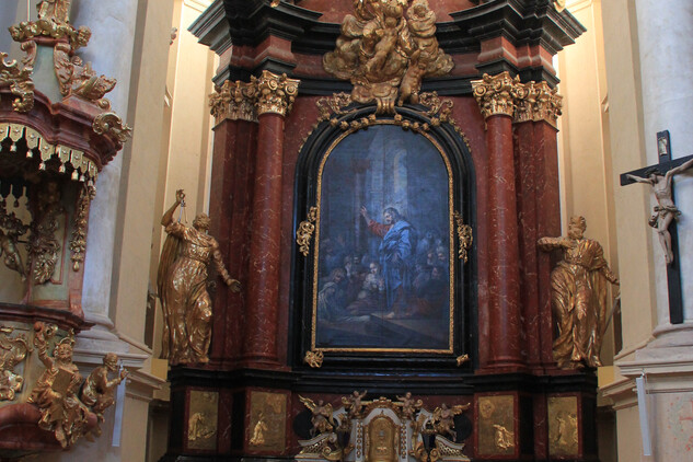 Hlavní oltář kostela Nejsvětější Trojice