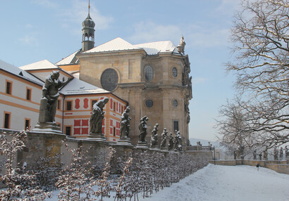 Průčelí hospitálu, leden 2016